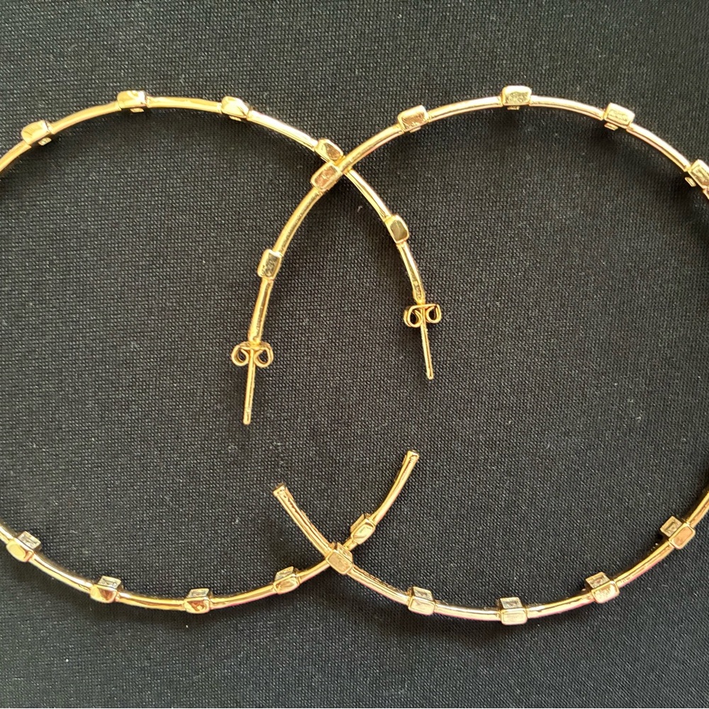 New Never Worn Elegant Large Gold Hoop Earrings